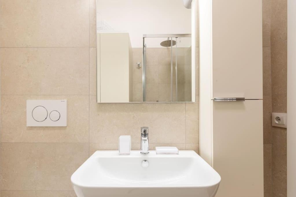 Elegante Bilocale San Calocero Apartamento Milão Exterior foto